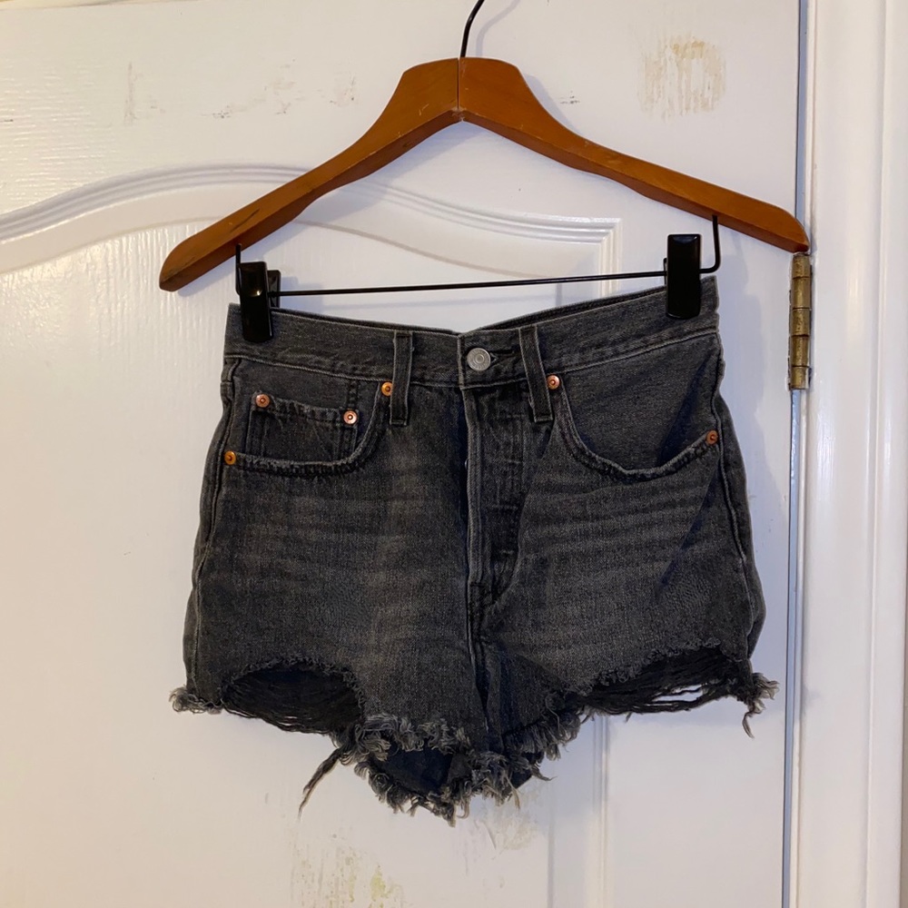 black levi’s jean short